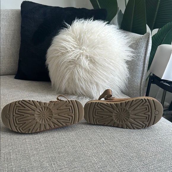 Ugg Goldenstar Clogs - Picture 3 of 8